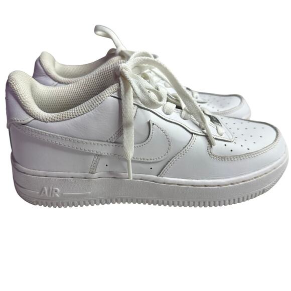 Y6 W7.5 Nike Air Force 1 Low Triple White Classic Clean Sneaker Icon Streetwear - Picture 8 of 9